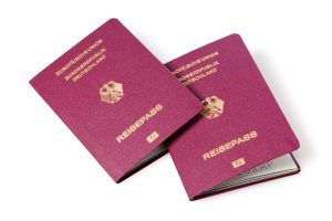 Zwei deutsche Reisepässe für die Einreise in die USA