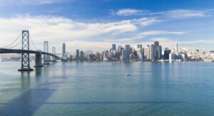 San Francisco, an der kalifornischen Küste, besticht durch ikonische Sehenswürdigkeiten wie die Golden Gate Bridge und Kulturvielfalt.