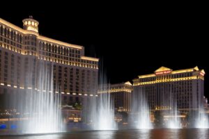 Die Wassershow am Bellagio, offiziell bekannt als "Bellagio Fountains", ist eine der ikonischsten Attraktionen in Las Vegas.