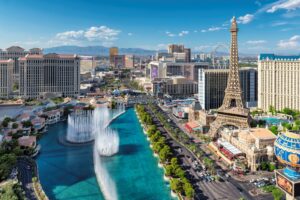 Auch tagsüber, ohne alle die bunten Lichter, macht der Las Vegas Strip was her.