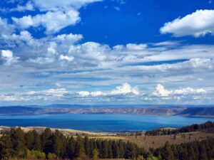 Der Bear Lake ist bekannt für seine tiefblaue Farbe, die ihm den Spitznamen "Karibik des Rockies" eingebracht hat.