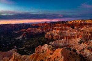 Das Cedar Breaks National Monument ist ein Schutzgebiet für eine beeindruckende natürliche Amphitheater-Formation.