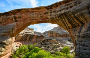 Das Natural Bridges National Monument ist ein Schutzgebiet für natürliche Felsbrücken im Südosten des US-Bundesstaates Utah.
