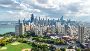 Die drittgrößte Stadt der USA, Chicago, liegt im Bundesstaat Illinois am südwestlichen Ufer des Michigansees.