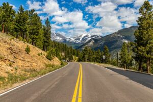 Dr Rocky-Mountain-Nationalpark ist ein äußerst beliebtes Reiseziel in den Vereinigten Staaten.