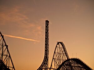 Six Flags Magic Mountain ist besonders bekannt für seine beeindruckende Sammlung von Achterbahnen.