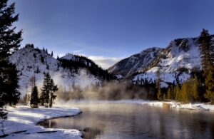 Der Yellowstone-Nationalpark im Winter bietet eine ganz besondere und magische Atmosphäre.