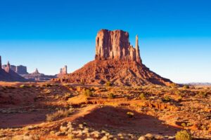 Das Monument Valley ist eine Ebene auf dem Colorado Plateau an der südlichen Grenze des Bundesstaates Utah zu Arizona.