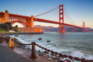 Golden Gate Bridge in San Francisco mit Blick auf die Bucht und die Küste