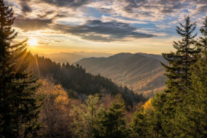 Sonnenaufgang über den Great Smoky Mountains in Tennessee