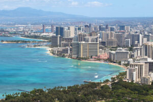 Blick auf Waikīkī Beach und die Hochhäuser von Honolulu